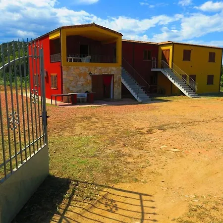 With One Bedroom In With Shared Pool Enclosed Garden And Wifi 700 M From The Beach Apartament Cardedu